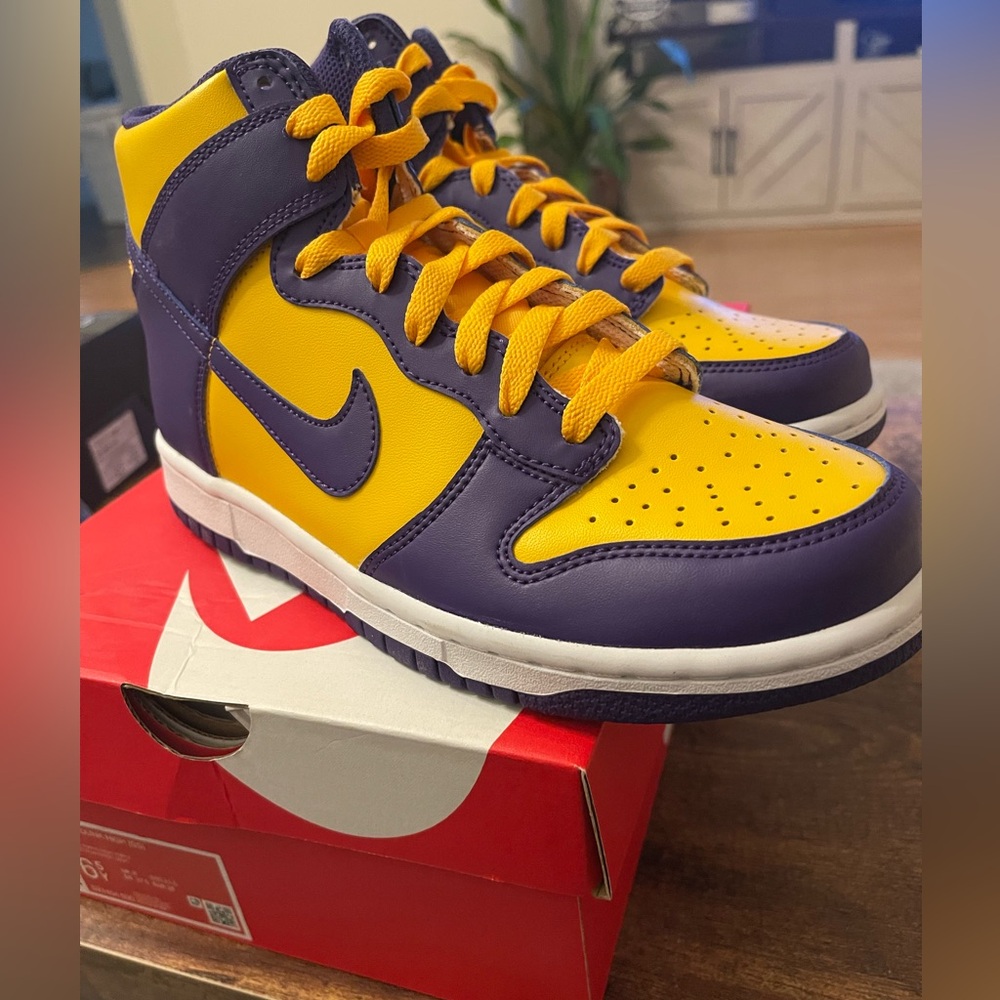 Big Kids Nike High Top Dunks “Lakers” colors - Picture 2 of 6